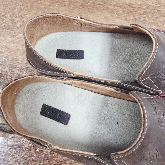 Olulai Leather Slip Ons - Picture 5 of 7